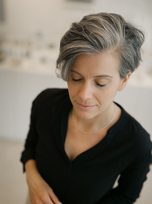 Natürliche Haarpflege für graues kurzes oder langes Haar. Gruaes haar ist einfach trockener als normales Haar