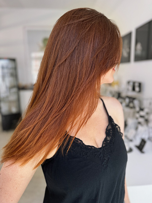 Natürliche Haarpflege ist für langes Haare sehr wichtig. Die Haarspitzen dürfen nicht zu trocken werden um Splizz zu vermeiden.