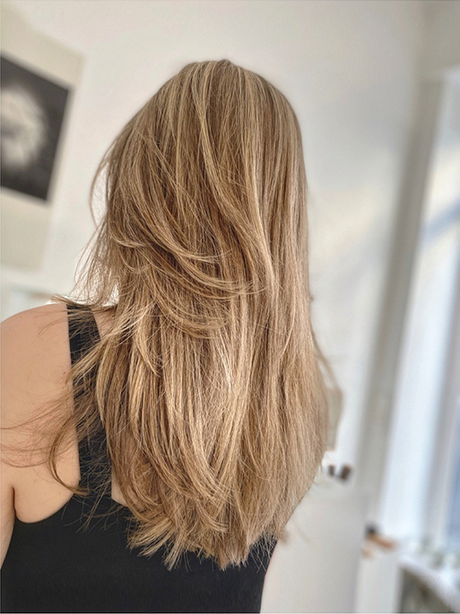 Natürliche Haarpflege mit Feuchtigkeit und Nährstoffen aus Pflanzenfetten und Ölen ist für kräftiges, trockenes Haar besonders wichtig. Als Finish ist die INTENSIVE PFLEGE ein Must-have – vor allem für kräftiges, gesträhntes Haar.