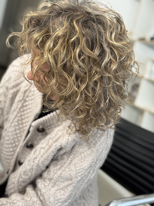 natürliche Haarpflege für Locken & feines Haar. Feuchtigkeit für viel gesunde Naturlocken