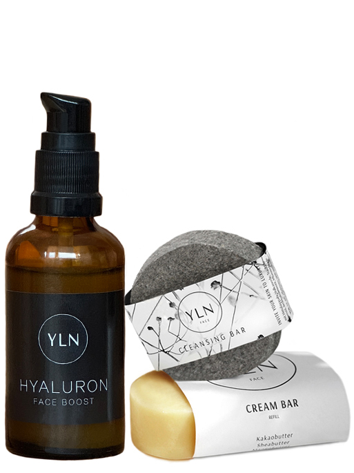 Die YLN Haut-Basispflege besteht aus einer milden Gesichtsreinigung – dem CLEANSING BAR und der reichhaltigen Gesichtscreme  – dem CREME BAR. Für die Tiefenfeuchtigkeit und der Vorbeugung von Fältchen ergänzen wir in diesem Set mit unserem hochdosierten Hyaluronsäure Serum in einer 50ml Flasche