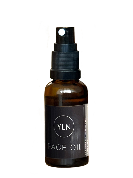 Gesichtsöl in 30ml Glasflasche. Fünf kaltgepressete, pure, unverdünnte Bio Pflanzenöle für eine genährte und samtig weiche Haut. 2 Hübe auf der nassen Gesichtshaut verteilen.
