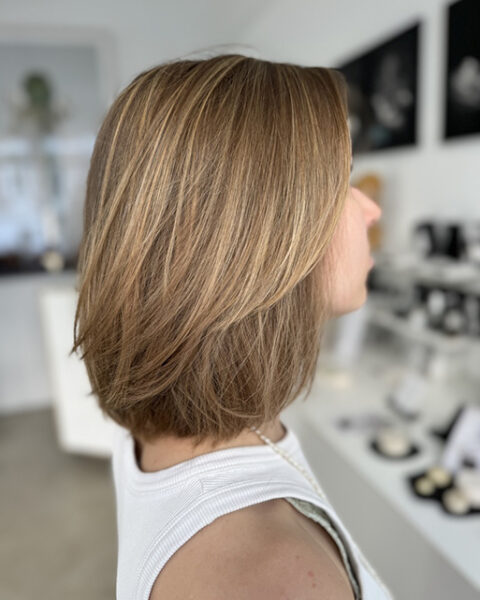 Your Loving Nature - Natürlich wirkende helle Strähnen ohne Alufolie – Your Loving Nature bringt Frische und Leuchtkraft in dunkelblondes Haar.