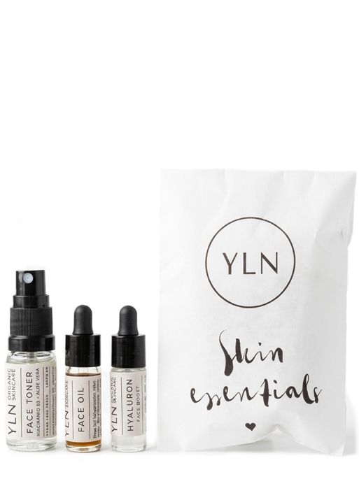 Ein Anti-aging Gesichtspflege Set zum ausprobieren. Bestehend aus einem Tonikum, einem Hyaluron Serum und einem Gesichtsöl. Nährt reife bedürftige Haut und lässt die strahlen.